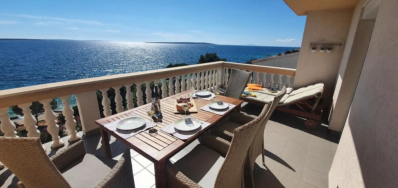 Family Apartments Iris 20M From The Beach, In Mandre