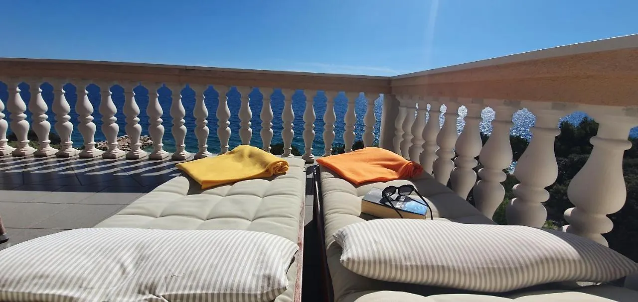 Family Apartments Iris 20M From The Beach, In Mandre 0*,  Chorvatsko