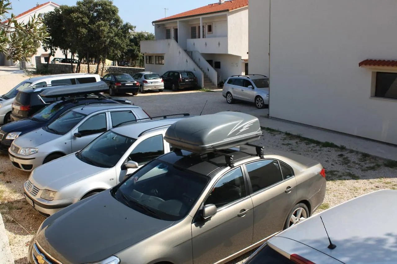 Family Apartments Iris 20M From The Beach, In Mandre