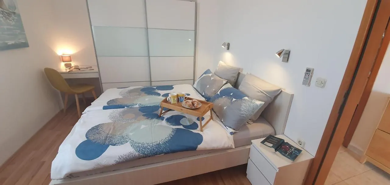 Family Apartments Iris 20M From The Beach, In Mandre