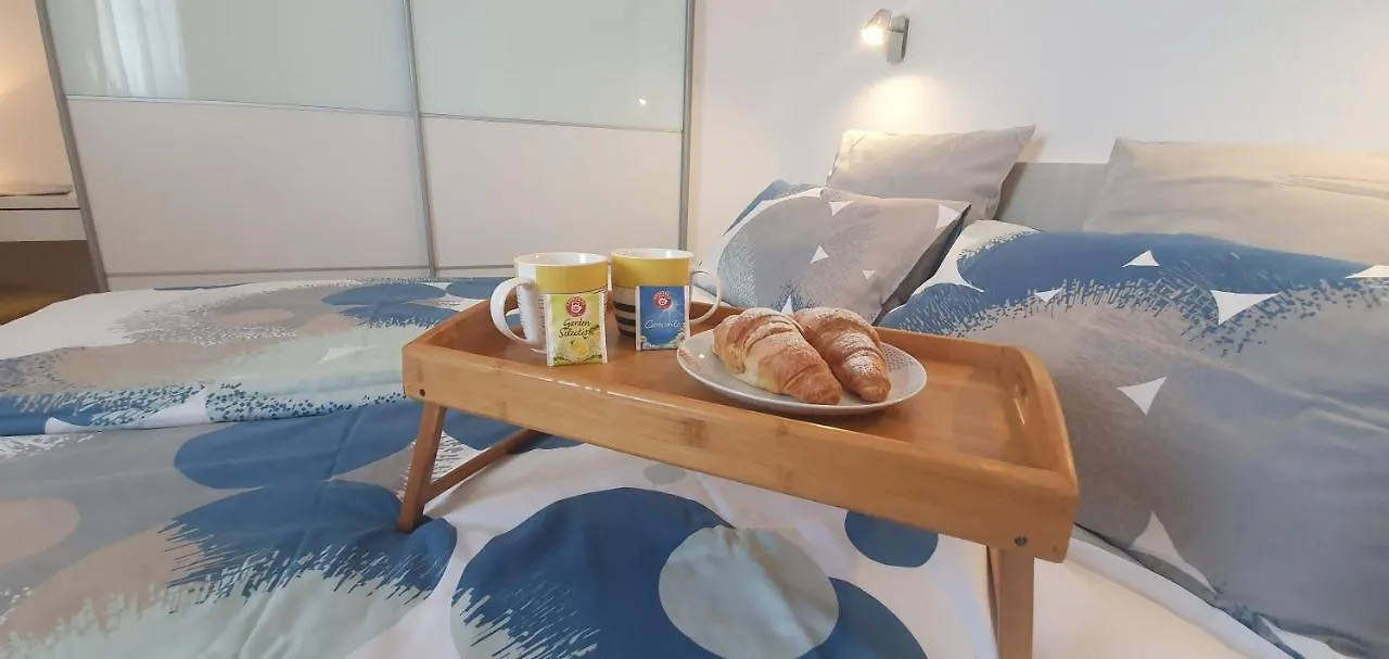 Family Apartments Iris 20M From The Beach, In Mandre 0*,