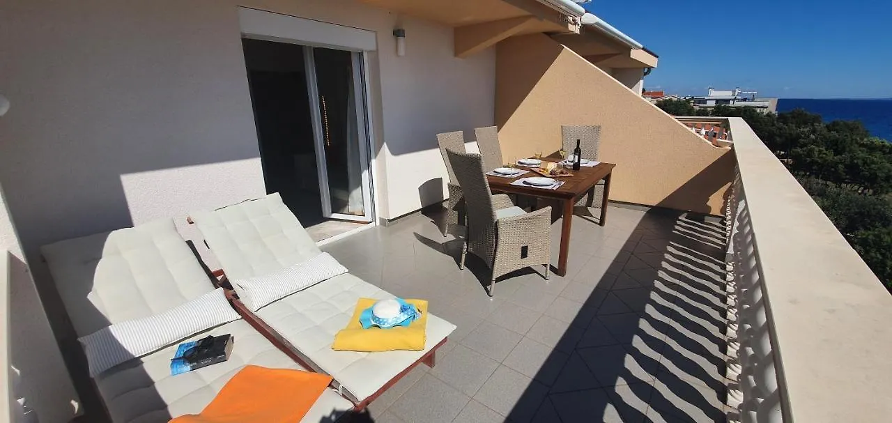 Family Apartments Iris 20M From The Beach, In Mandre Croatia