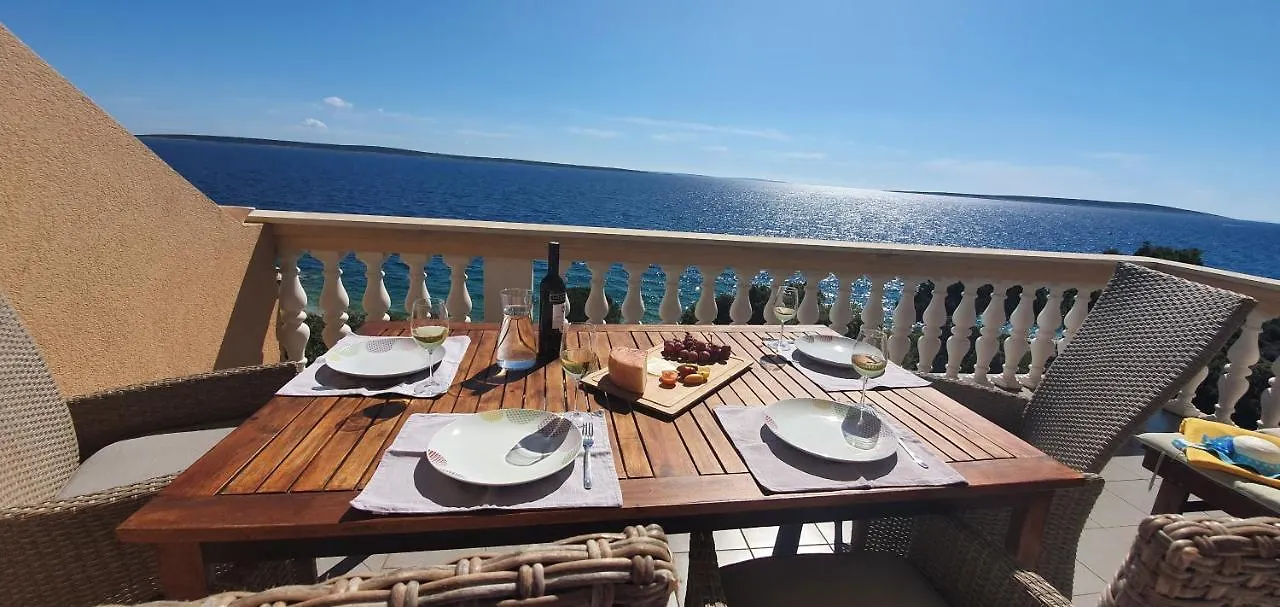 Family Apartments Iris 20M From The Beach, In Mandre