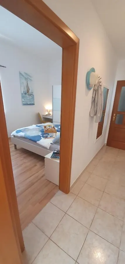 Family Apartments Iris 20M From The Beach, In Mandre 0*,