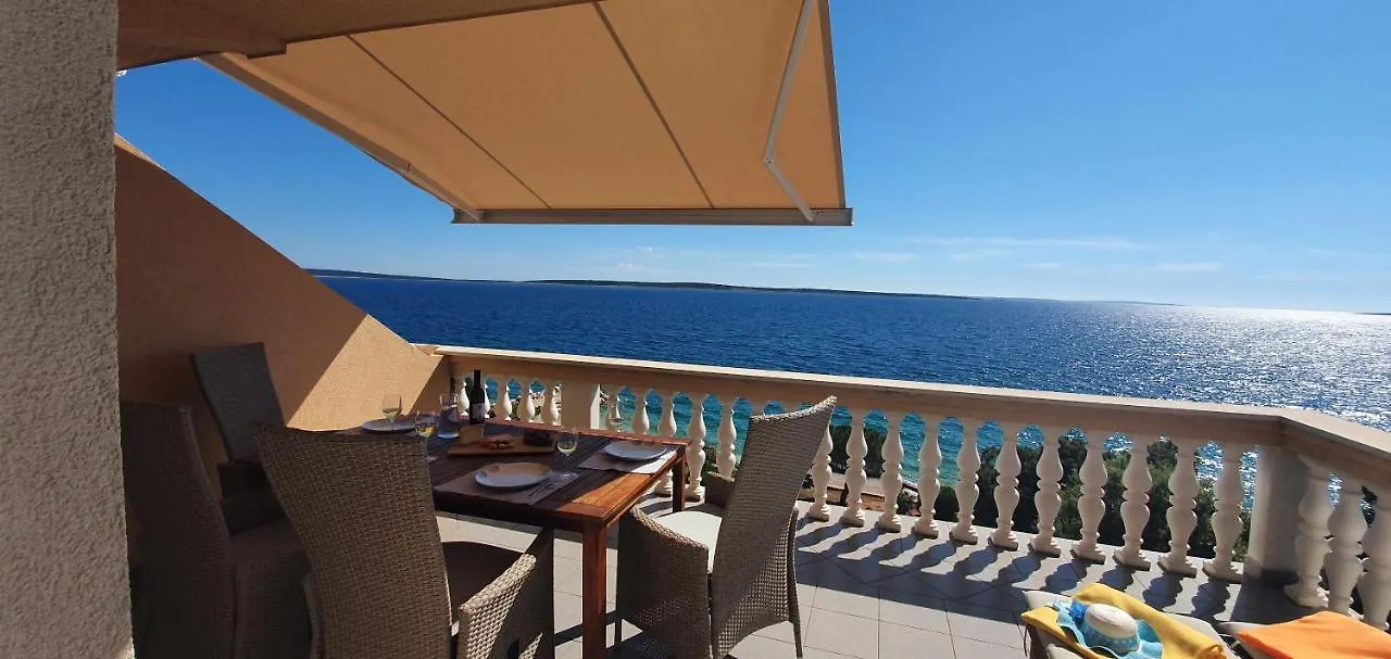 Family Apartments Iris 20M From The Beach, In Mandre 0*,