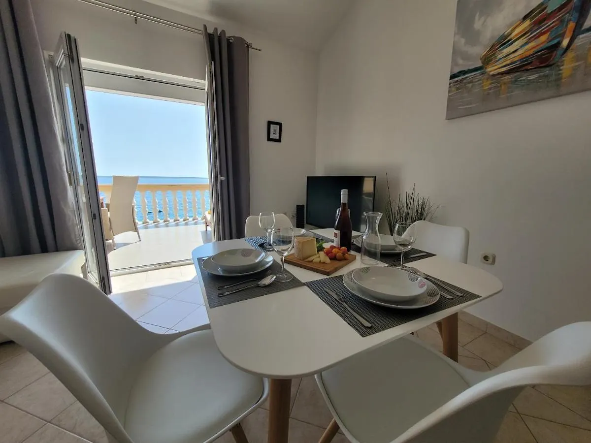 Family Apartments Iris 20M From The Beach, In Mandre Croatia