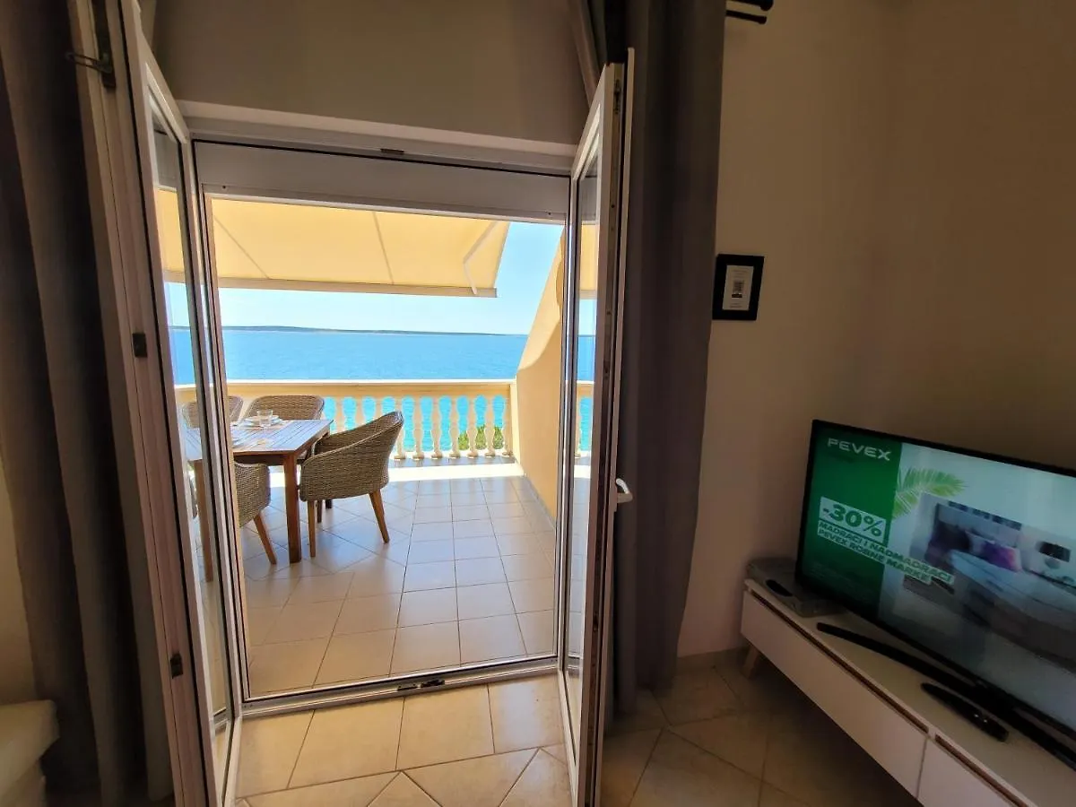 Family Apartments Iris 20M From The Beach, In Mandre Croatia