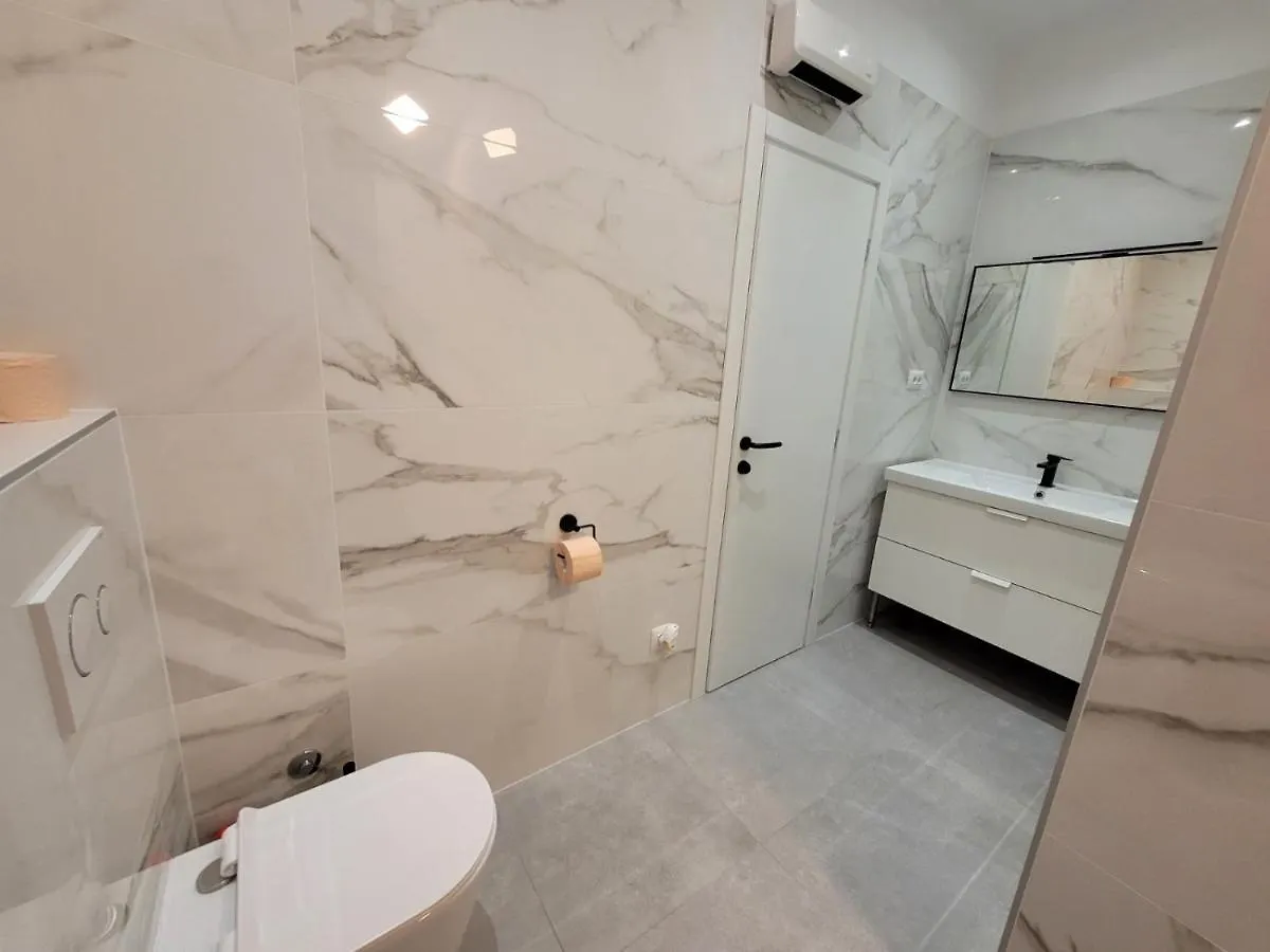 Family Apartments Iris 20M From The Beach, In Mandre 0*,  Croatia