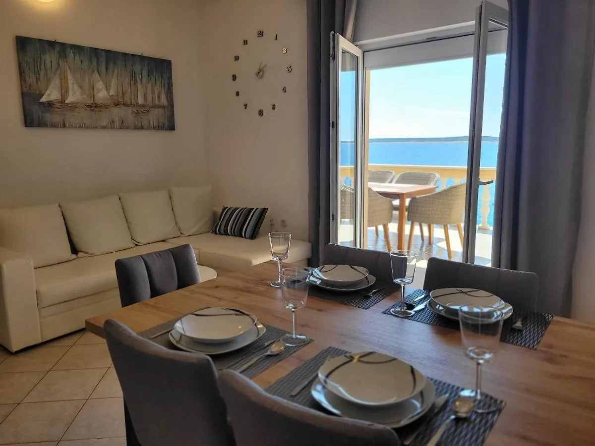 Family Apartments Iris 20M From The Beach, In Mandre Croatia