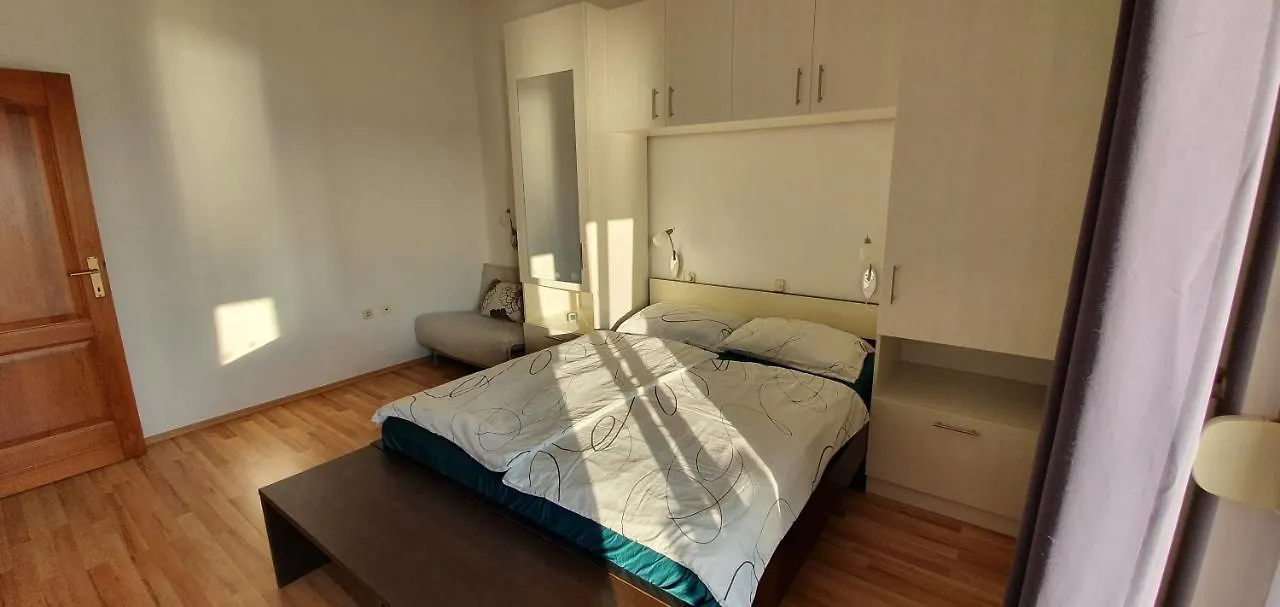 Family Apartments Iris 20M From The Beach, In Mandre