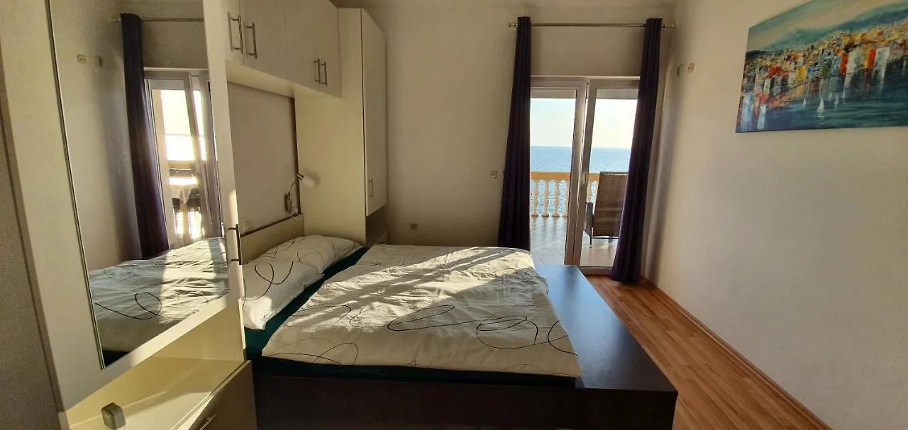 Family Apartments Iris 20M From The Beach, In Mandre 0*,  Croatia