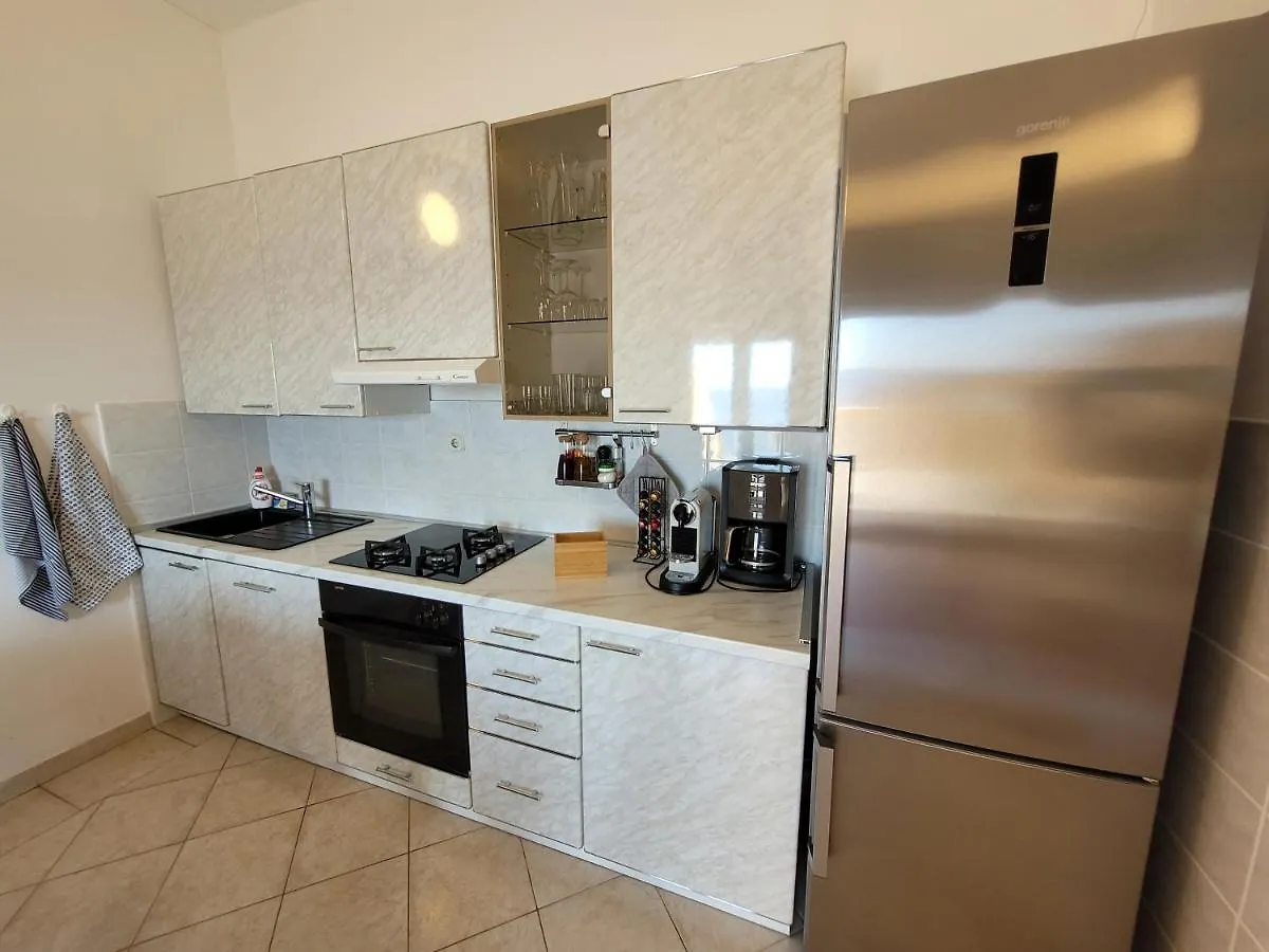 Family Apartments Iris 20M From The Beach, In Mandre